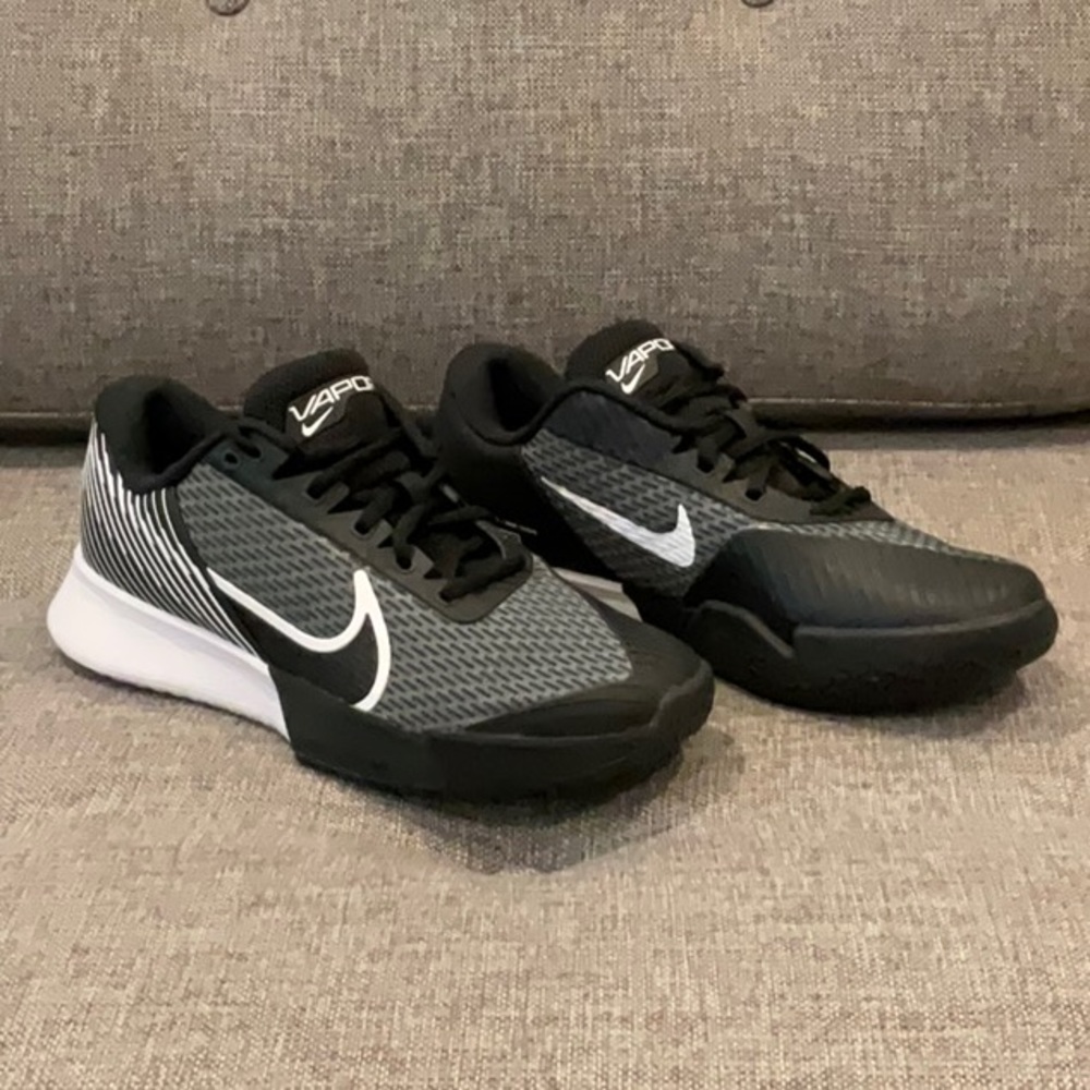 Nike Women’s Court Air Zoom Vapor Pro (DR6192-001) US 8.5